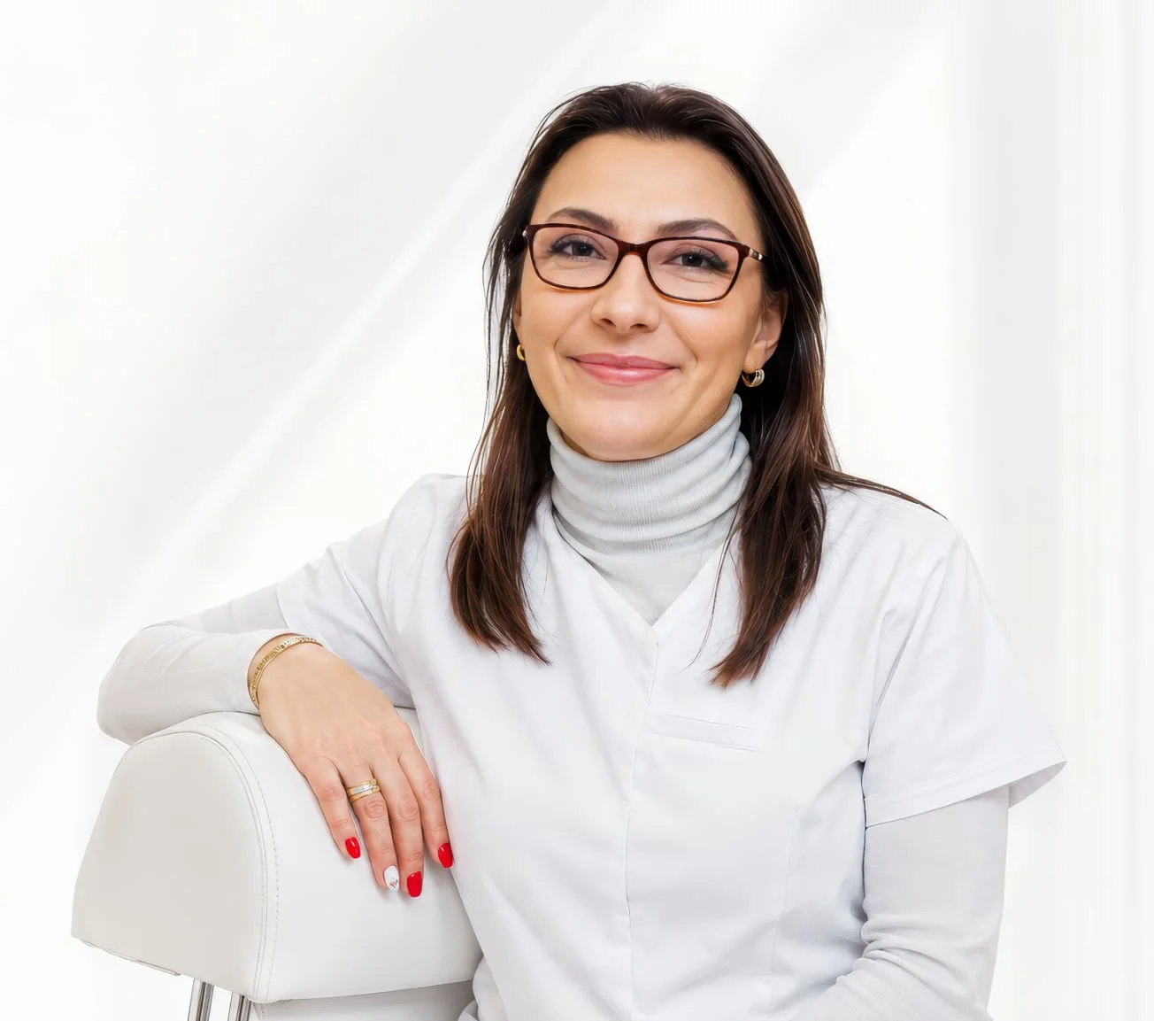 Edyta Kompert-Konieczna, podolog, w białym fartuchu w gabinecie podologicznym w Częstochowie